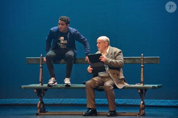 Exclusif - L'acteur Samy Seghir et Michel Jonasz à la Soirée autour de la pièce de théâtre "Les fantômes de la rue Papillon" organisée par Les amis d'Elnet au théâtre du gymnase à Paris le 26 avril 2017. © Erez Lichtfeld / Bestimage