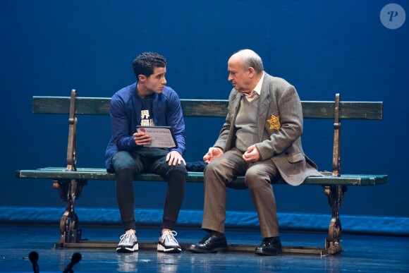 Exclusif - L'acteur Samy Seghir et Michel Jonasz à la Soirée autour de la pièce de théâtre "Les fantômes de la rue Papillon" organisée par Les amis d'Elnet au théâtre du gymnase à Paris le 26 avril 2017. © Erez Lichtfeld / Bestimage