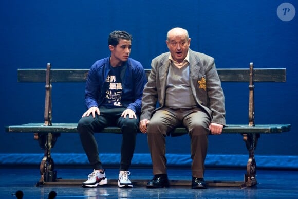 Exclusif - L'acteur Samy Seghir et Michel Jonasz  à la Soirée autour de la pièce de théâtre "Les fantômes de la rue Papillon" organisée par Les amis d'Elnet au théâtre du gymnase à Paris le 26 avril 2017. © Erez Lichtfeld / Bestimage