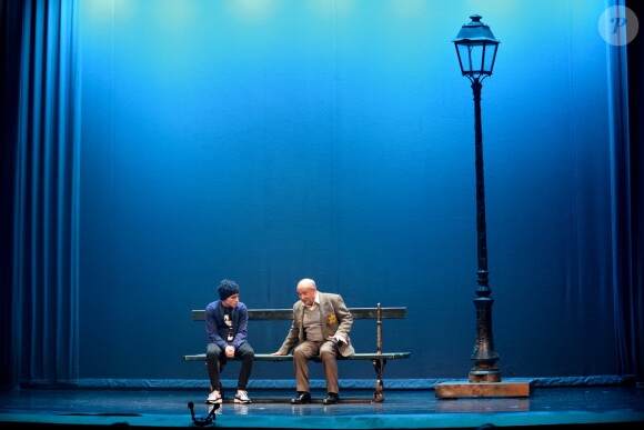 Exclusif - L'acteur Samy Seghir et Michel Jonasz à la Soirée autour de la pièce de théâtre "Les fantômes de la rue Papillon" organisée par Les amis d'Elnet au théâtre du gymnase à Paris le 26 avril 2017. © Erez Lichtfeld / Bestimage