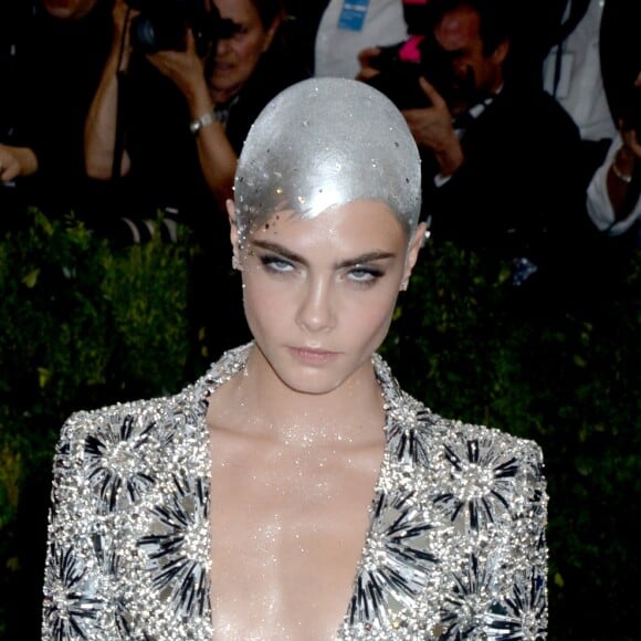 Cara Delevingne assiste au Met Gala 2017 au Metropolitan Museum of Art à New York, le 1er mai 2017.