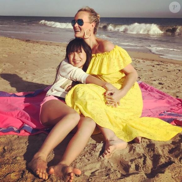 Laeticia Hallyday complice avec sa fille Jade sur Instagram, le 1er mai 2017.