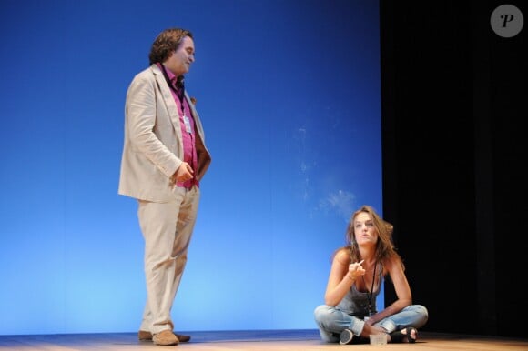 Gregoire Bonnet and Anne-Sophie Germanaz sur scène au Théâtre Tristant Bernard de Paris en août 2010.