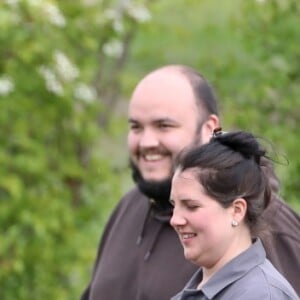 Kate Middleton, duchesse de Cambridge, visitait avec des élèves et enseignants d'une école primaire de Vauxhall une ferme à Arlingham, dans le Gloucestershire, avec l'association Farms For City Children, le 3 mai 2017.