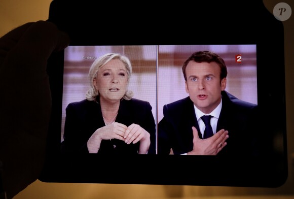 Illustrations du débat de l'entre-deux-tours entre les deux candidats, Marine Le Pen (candidate du parti ''Front National") et Emmanuel Macron (candidat du mouvement ''En marche !'') à Saint-Denis, le 3 mai 2017. © Patrick Bernard/Bestimage