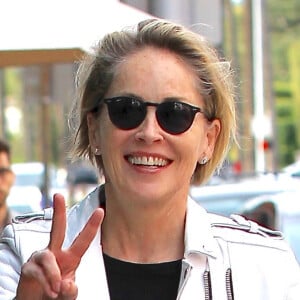 Sharon Stone se rend dans un salon de pédicure à Beverly Hills. Le 13 février 2017