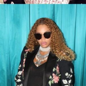 Beyoncé pose, enceinte de jumeaux, sur son site officiel Beyonce.com