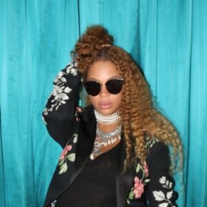 Beyoncé pose, enceinte de jumeaux, sur son site officiel Beyonce.com