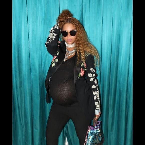 Beyoncé pose, enceinte de jumeaux, sur son site officiel Beyonce.com