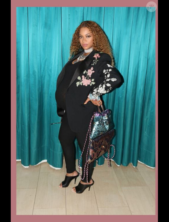 Beyoncé pose, enceinte de jumeaux, sur son site officiel Beyonce.com