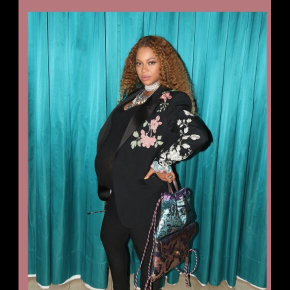 Beyoncé pose, enceinte de jumeaux, sur son site officiel Beyonce.com