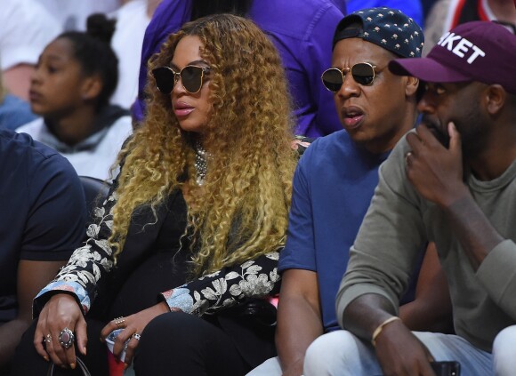 Beyoncé et son mari Jay Z assistent à un match des Clippers de Los Angeles contre l'Utah Jazz au Staples Center de Los Angeles le 3 mai 2017.