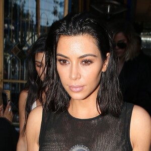 Kim Kardashian quitte les studios d'enregistrement à Los Angeles le 20 avril 2017.