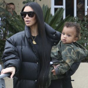 Kim Kardashian et son fils Saint - Les Kardashians déjeunent en famille au restaurant Something's Fishy à Woodland Hills, le 19 février 2017