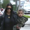 Kim Kardashian et son fils Saint - Les Kardashians déjeunent en famille au restaurant Something's Fishy à Woodland Hills, le 19 février 2017