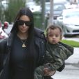 Kim Kardashian et son fils Saint - Les Kardashians déjeunent en famille au restaurant Something's Fishy à Woodland Hills, le 19 février 2017