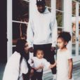 Kim Kardashian est de retour sur Instagram. Un come-back pour lequel elle a posté une adorable photo de famille. Le 3 janvier 2016.