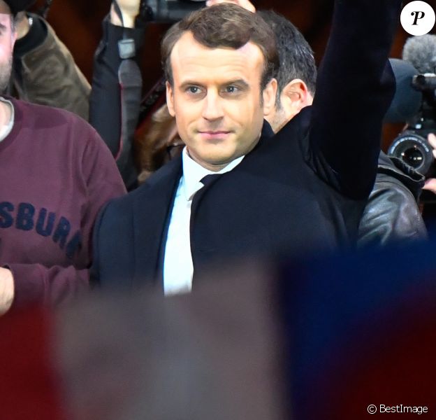 Emmanuel Macron - Le président-élu, Emmanuel Macron, prononce son discours devant la pyramide au musée du Louvre à Paris, après sa victoire lors du deuxième tour de l'élection présidentielle le 7 mai 2017.