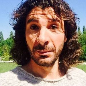 Michaël Youn dévoile son nouveau look pour le tournage du film "Christ(off)". Mai 2017. 