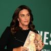 Caitlyn Jenner fait la promotion de son livre The Secrets of My Life ("les secrets de ma vie") dans la librairie Barnes & Noble Union Square de New York City, New York, Etats-Unis, le 26 avril 2017. © Nancy Kaszerman/Zuma Press/Bestimage