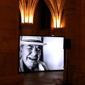 Ambiance - Inauguration de l'exposition photographique de Nikos Aliagas intitulée "Corps et âmes" à la Conciergerie à Paris le 23 Mars 2016. L'animateur de TF1 présente, dans ce monument historique et révolutionnaire, une facette moins connue de sa personnalité : il expose, en grand format et en noir et blanc, dix clichés très personnels ainsi qu'un diaporama de portraits de personnalités du 24 mars au 22 mai 2016. © Dominique Jacovides / Bestimage 23/03/2016 - Paris