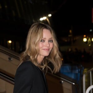 Vanessa Paradis sortant de la projection du film "La Danseuse" lors du 69ème Festival International du Film de Cannes, le 13 mai 2016, film dans lequel sa fille Lily-Rose Depp interprète un rôle. © Jacovides- Borde-Moreau/Bestimage  Vanessa Paradis leaving the screening of the movie "La Danseuse" during the 69th Cannes International Film festival, on may 13th 2016 movie in wich his daughter Lily-Rose Depp interprets a role.13/05/2016 - Cannes