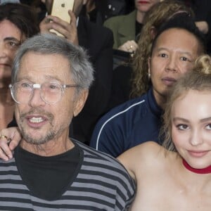 Vanessa Paradis, Jean-Paul Goude et Lily-Rose Depp - People au défilé de mode "Chanel", collection prêt-à-porter printemps-été 2016, au Grand Palais à Paris. Le 6 Octobre 2015 P