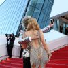 Paris Hilton, Sun Zu Yang (selfie) - Montée des marches du film "Inside Out" (Vice-Versa) lors du 68 ème Festival International du Film de Cannes, à Cannes le 18 mai 2015.
