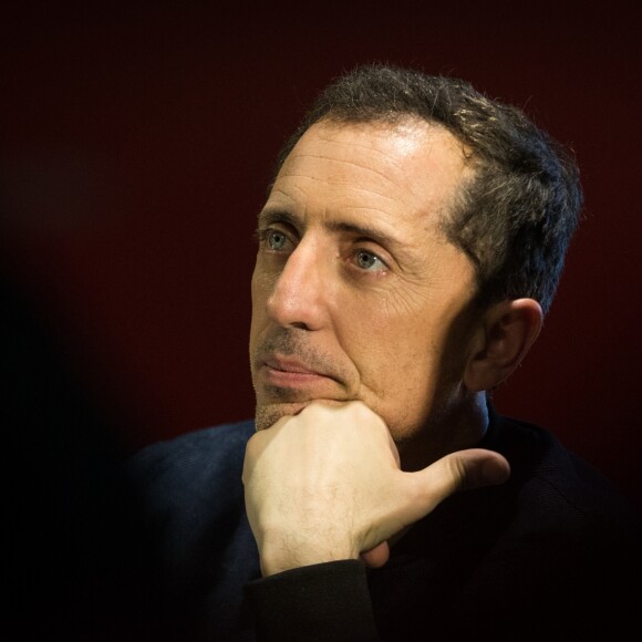 Exclusif - Gad Elmaleh lors d'une séance de dédicace pour sa bande dessinée (BD) ''Le Blond'' à la FNAC Saint-Lazare à Paris, le 17 mars 2017. © Tiziano Da Silva / Bestimage  Exclusive - For Germany Call For Price - No Web en Suisse / Belgique - Gad Elmaleh pictured as dedicating his comic ''Le Blond'' at the FNAC Saint-Lazare in Paris, on March 17, 2017.17/03/2017 - Paris