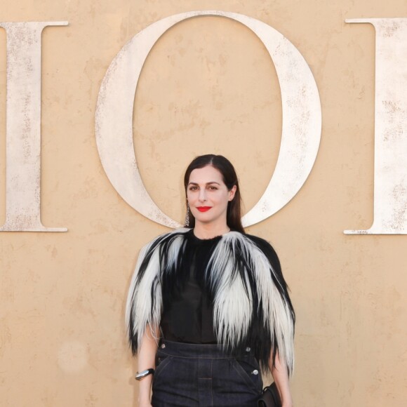 Amira Casar assiste au défilé Christian Dior (collection croisière 2018) à Calabasas. Le 11 mai 2017.
