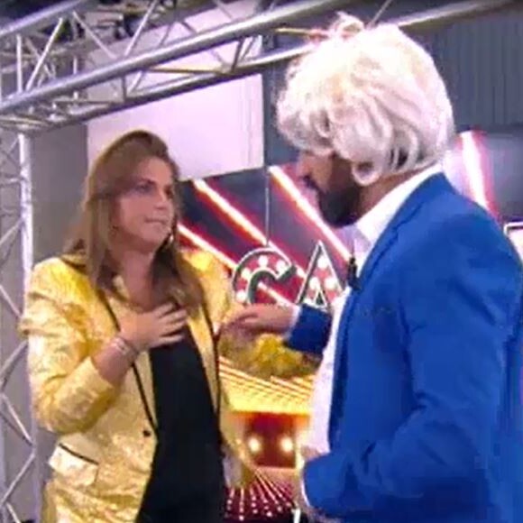 Valérie Benaïm a chuté dans Touche pas à mon poste, le 11 mai 2017 sur C8.