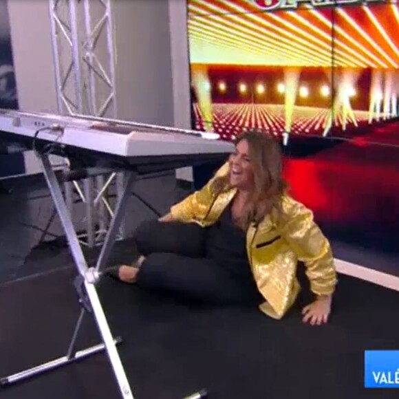 Valérie Benaïm a chuté dans Touche pas à mon poste, le 11 mai 2017 sur C8.