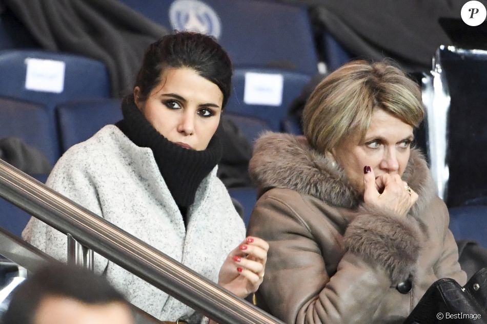 Karine Ferri et la mère de Yoann Gourcuff lors du match ...