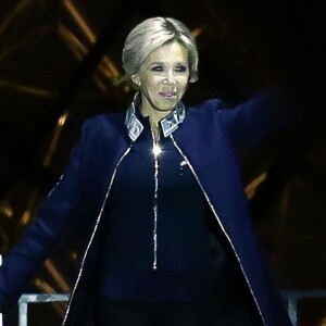 Emmanuel Macron avec sa femme Brigitte Macron (Trogneux)- Le président-élu, Emmanuel Macron, prononce son discours devant la pyramide au musée du Louvre à Paris, après sa victoire lors du deuxième tour de l'élection présidentielle le 7 mai 2017.