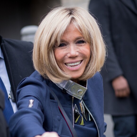 Emmanuel Macron et sa femme Brigitte (Trogneux) quittent leur domicile au Touquet pour aller voter pour le deuxième tour de l'élection présidentielle. Le 7 mai 2017