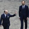 Passation de pouvoir entre Bernard Cazeneuve et Edouard Philippe, à Matignon, à Paris, le lundi 15 mai 2017