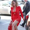 Khloe Kardashian en tenue rouge sexy à Los Angeles le 21 avril 2017.
