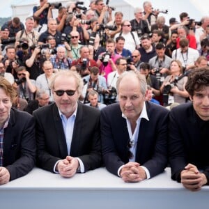 Mathieu Amalric, Arnaud Desplechin, Hippolyte Girardot, Louis Garrel au photocall du film "Les Fantômes d'Ismaël" lors du 70ème Festival International du Film de Cannes, le 17 mai 2017. © Cyril Moreau/Bestimage