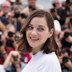 Charlotte Gainsbourg, Marion Cotillard au photocall du film "Les Fantômes d'Ismaël" lors du 70ème Festival International du Film de Cannes, le 17 mai 2017. © Cyril Moreau/Bestimage