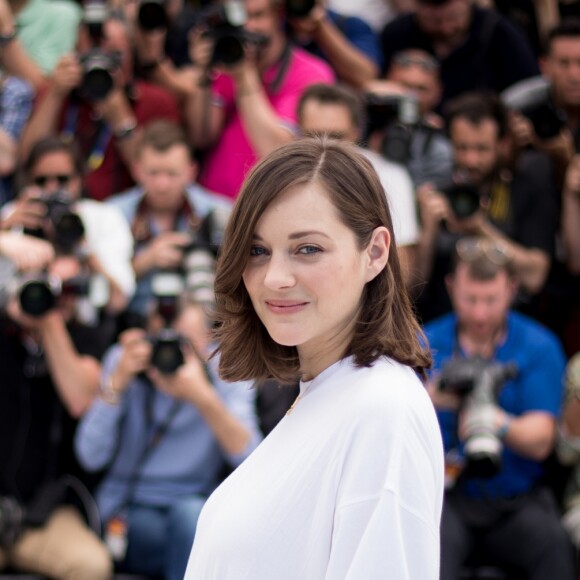 Marion Cotillard au photocall du film "Les Fantômes d'Ismaël" lors du 70e Festival International du Film de Cannes, le 17 mai 2017. © Cyril Moreau/Bestimage