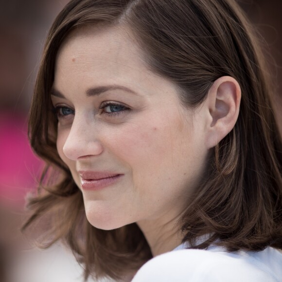Marion Cotillard au photocall du film "Les Fantômes d'Ismaël" lors du 70e Festival International du Film de Cannes, le 17 mai 2017. © Cyril Moreau/Bestimage