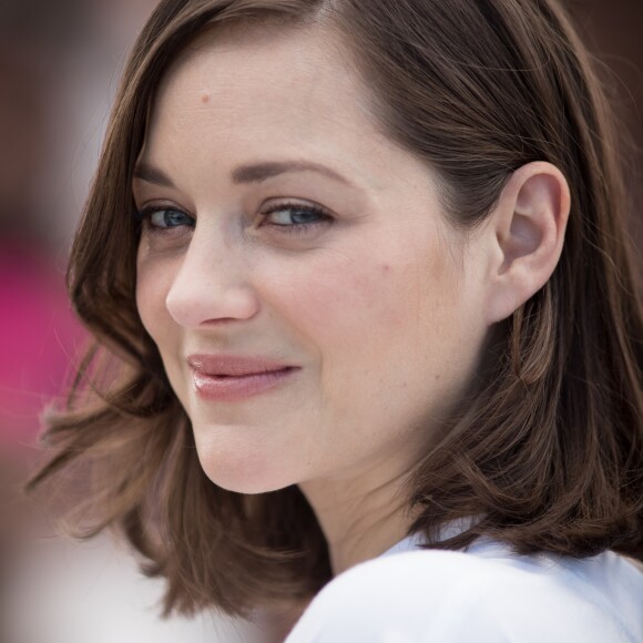 Marion Cotillard au photocall du film "Les Fantômes d'Ismaël" lors du 70e Festival International du Film de Cannes, le 17 mai 2017. © Cyril Moreau/Bestimage