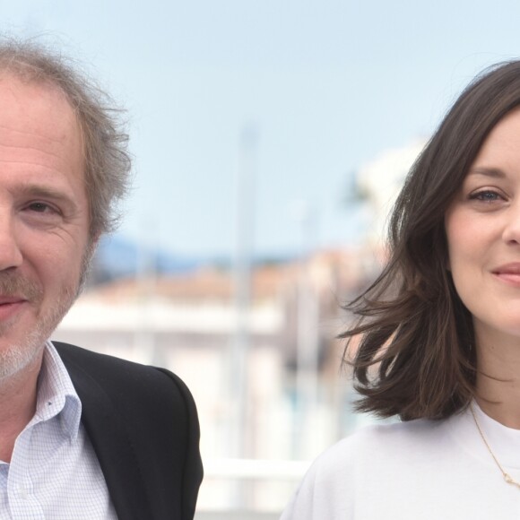 Marion Cotillard, Arnaud Desplechin au photocall du film "Les Fantômes d'Ismaël" lors du 70e Festival International du Film de Cannes, le 17 mai 2017. © Giancarlo Gorassini/Bestimage