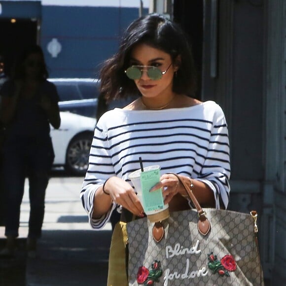 Vanessa Hudgens quitte le salon de coiffure Nine Zero One à West Hollywood. Los Angeles, le 16 mai 2017.