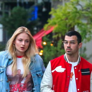 Sophie Turner et sa compagne Joe Jonas sont allés diner dans le quartier de East Village à New York, le 9 mai 2017.