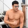 Ricky Martin, sans ses tatouages, sur le tournage de Versace : American Crime Story à Miami, le 18 mai 2017