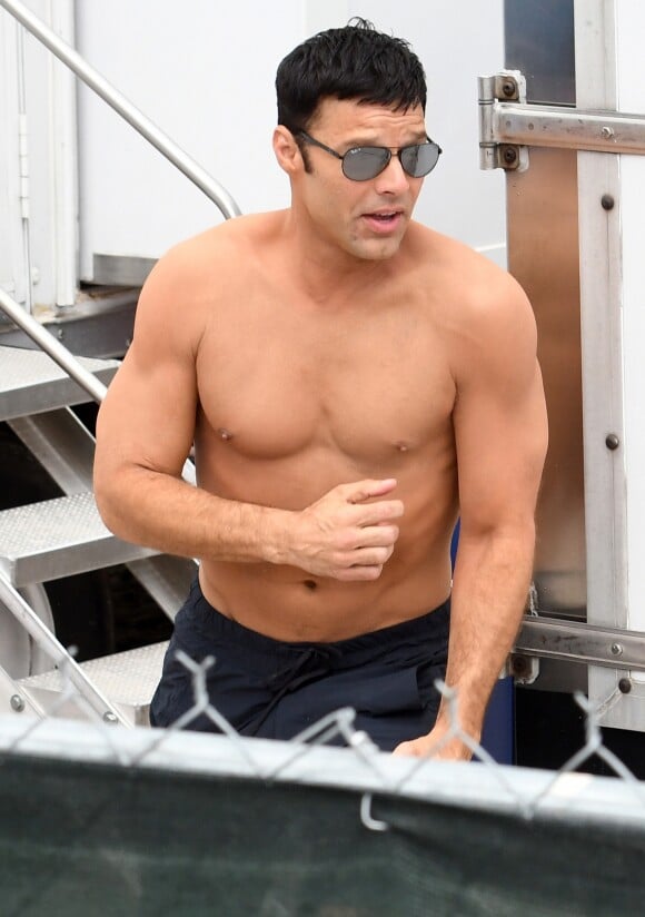 Ricky Martin, sans ses tatouages, sur le tournage de Versace : American Crime Story à Miami, le 18 mai 2017