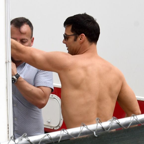 Ricky Martin, sans ses tatouages, sur le tournage de Versace : American Crime Story à Miami, le 18 mai 2017