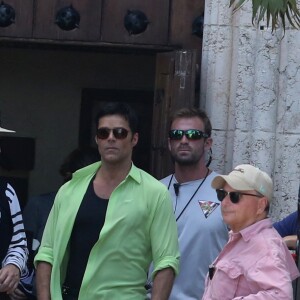 Penelope Cruz, Edgar Ramirez et Ricky Martin sur le tournage de Versace : American Crime Story à Miami, le 17 mai 2017 