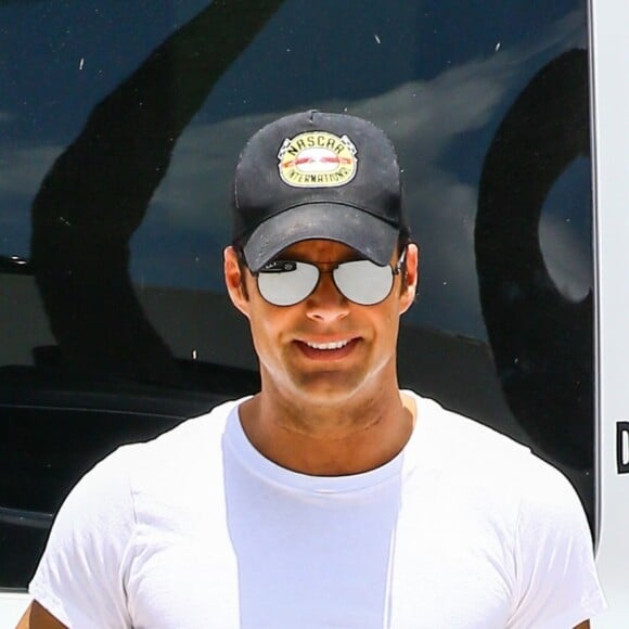 Ricky Martin sur le tournage de Versace : American Crime Story à Miami, le 17 mai 2017